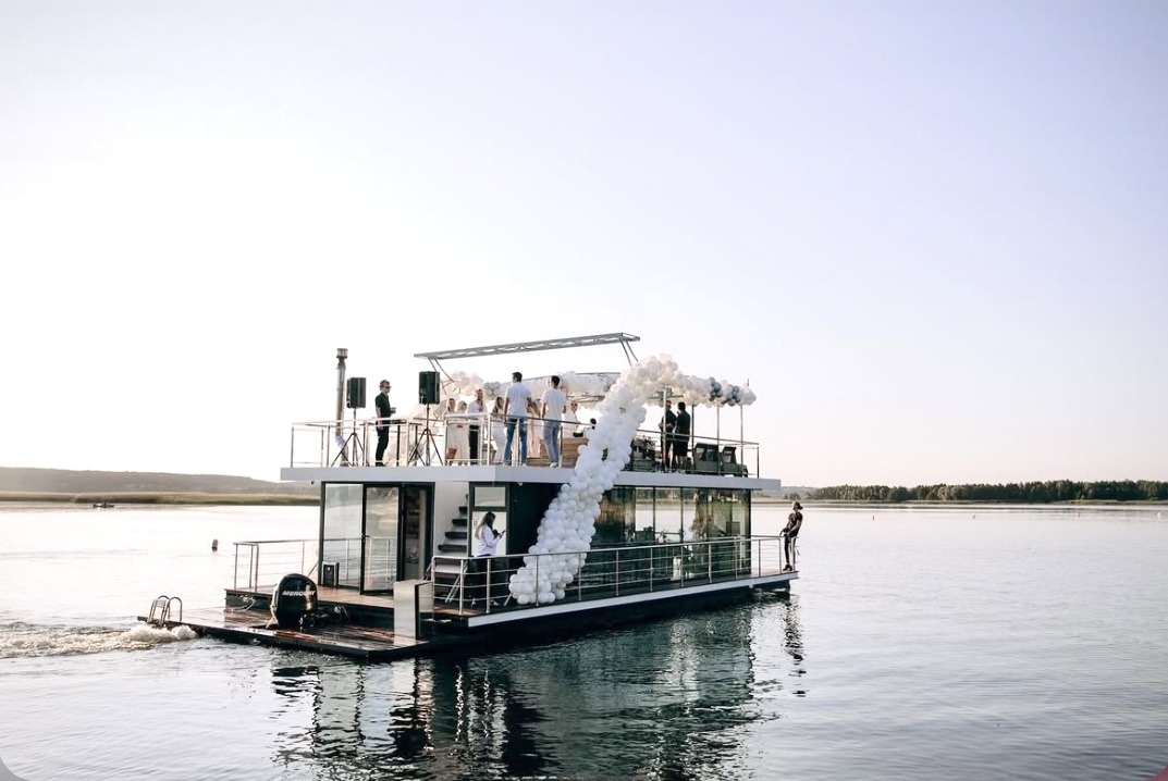 SAHARA 75 HOUSEBOAT
